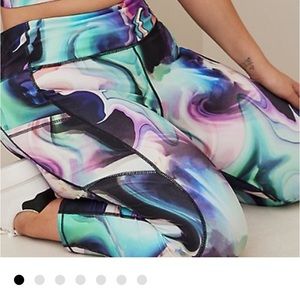 Torrid NWT Active 1X cropped marbled leggings!!